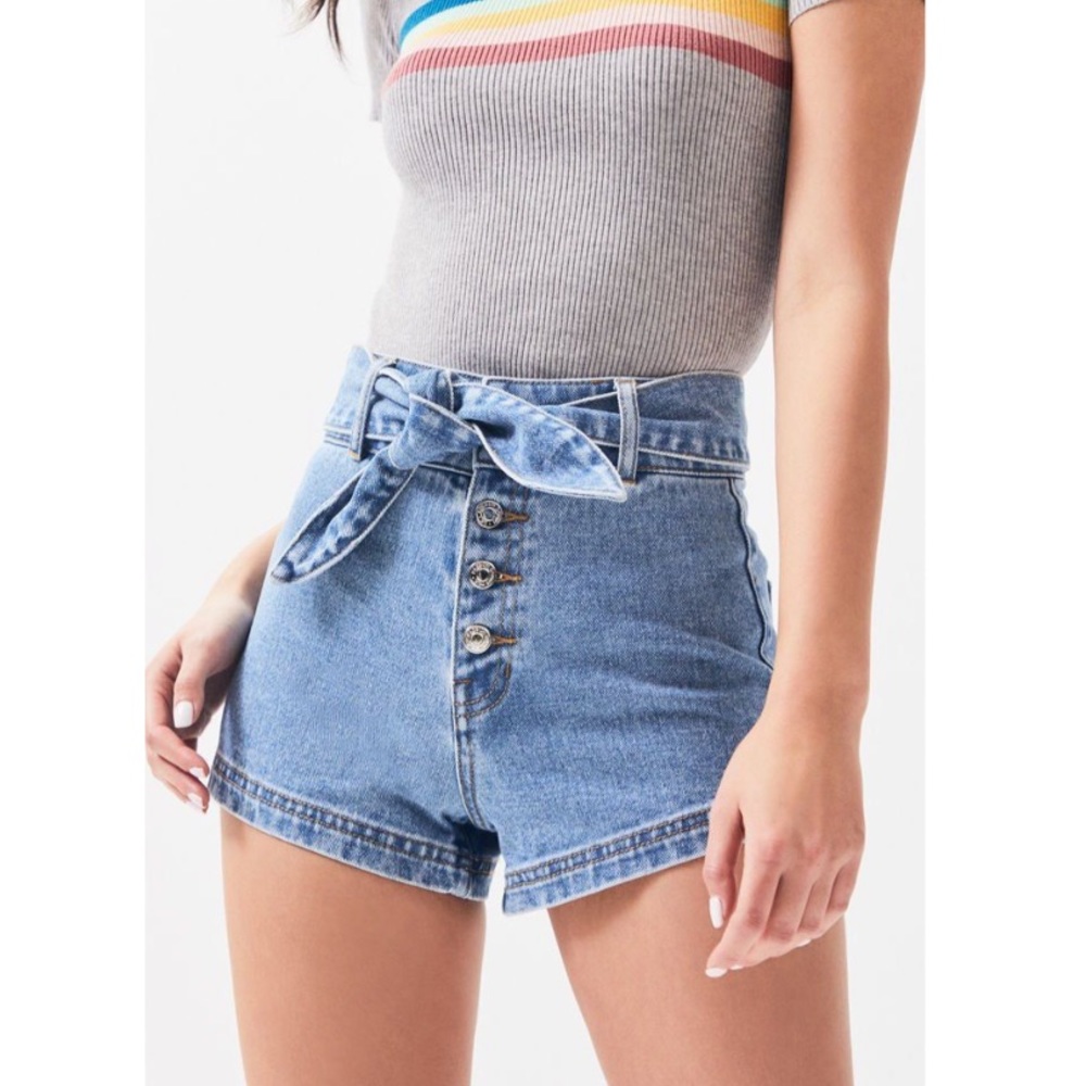 PacSun Mom shorts with denim belt high waisted
